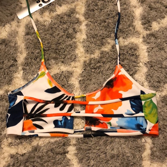 Cupshe bathing suit flower - Picture 2 of 3